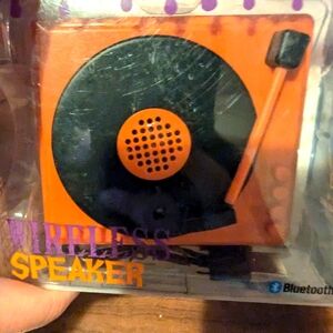 Vivitar Bluetooth Turntable speaker